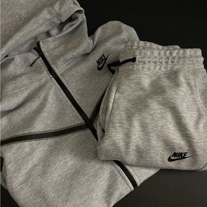 *Medium Full Set* Grey Nike Tech-fleece